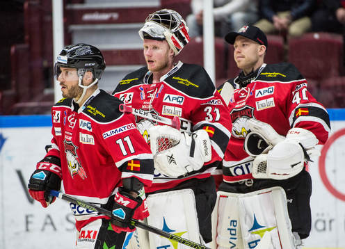 Malmö Redhawks Joey Tenute, målvakt Jonas Gunnarsson och