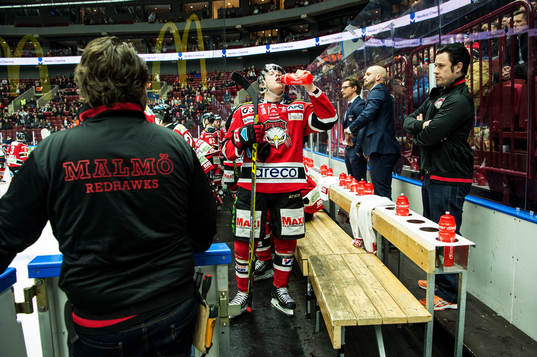 Malmö Redhawks Johan Ivarsson i båset