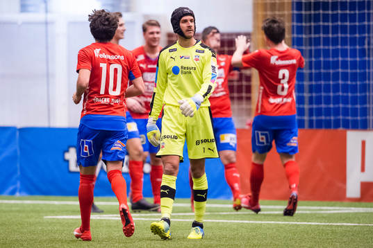 Helsingborgs målvakt Matt Pyzdrowski deppar