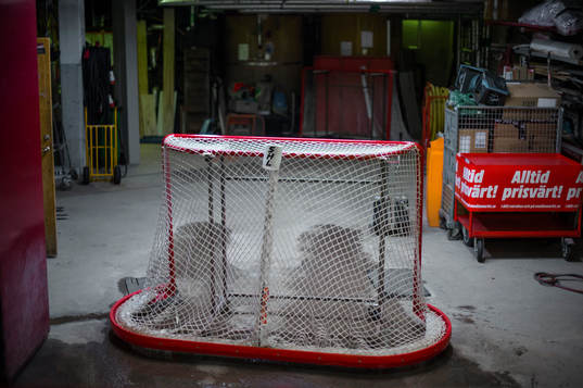 En målbur inne på Gavlerinken Arena före ishockeymatchen