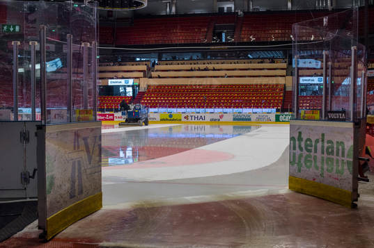 Spolmaskin inne på Gavlerinken Arena före ishockeymatchen