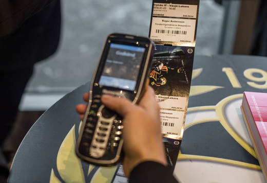 Biljettkontroll före ishockeymatchen i SHL mellan Brynäs