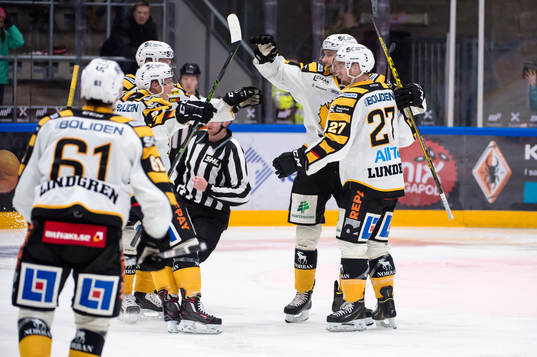 Skellefteås Martin Lundberg  jublar