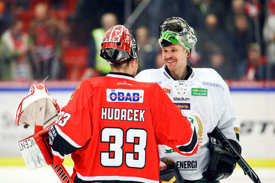 Örebros målvakt Julius Hudacek och Färjestads målvakt