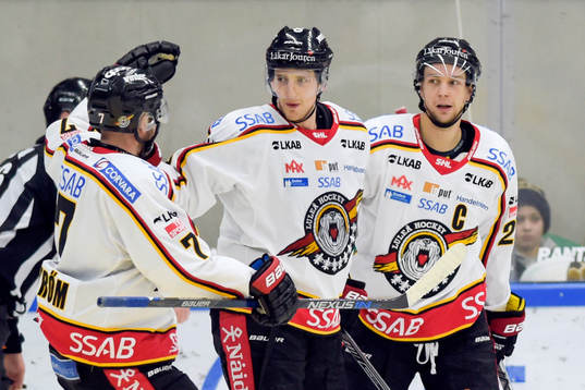 Luleås Jan Sandström, Johan Harju och Anton Hedman jublar