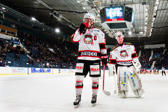 Malmö Redhawks Magnus Häggström och målvakt Pontus
