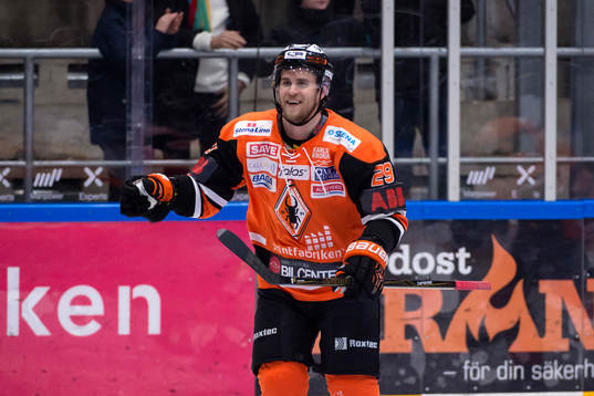 Karlskronas Alexander Viklund jublar