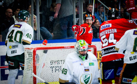 Örebros Justin Hodgman jublar