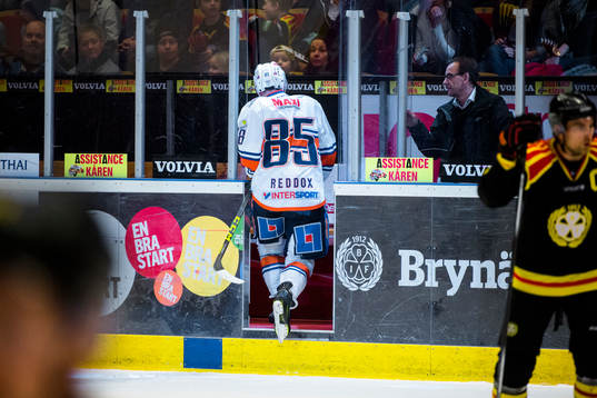 Växjös Liam Reddox utvisas