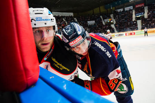 Malmö Redhawks Derek Meech och Djurgårdens Markus Ljungh