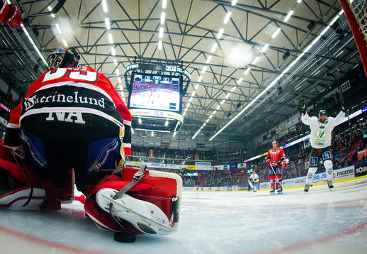 Färjestads gör 0-1 och på bilden jublar Färjestads