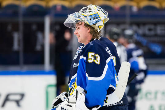 s målvakt Fredrik Pettersson-Wentzel ser glad ut