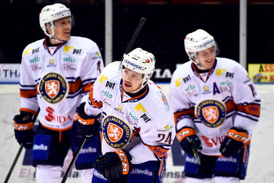 Växjös Joakim Hillding jublar