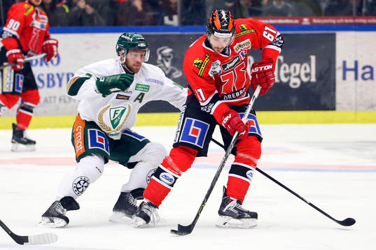 Färjestads Linus Persson och Örebros Justin Hodgman
