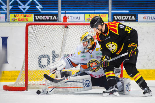 Brynäs Nick Johnson reducerar till 3-4 bakom Växjös