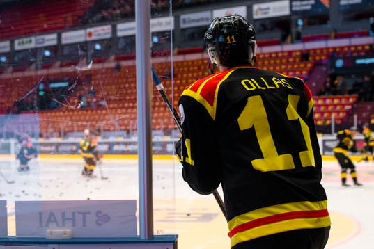 Brynäs Jesper Ollas före ishockeymatchen i SHL mellan