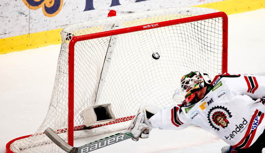 Mål 1-0 av Linköpings Garrett Roe