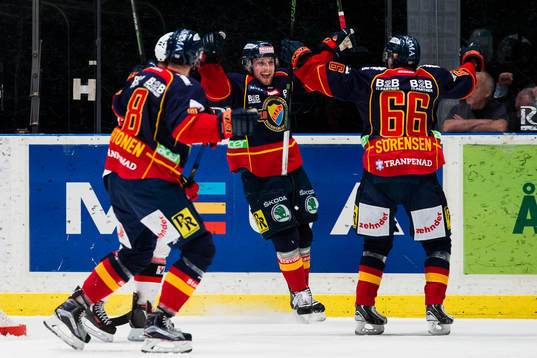Djurgårdens Linus Hultström jublar
