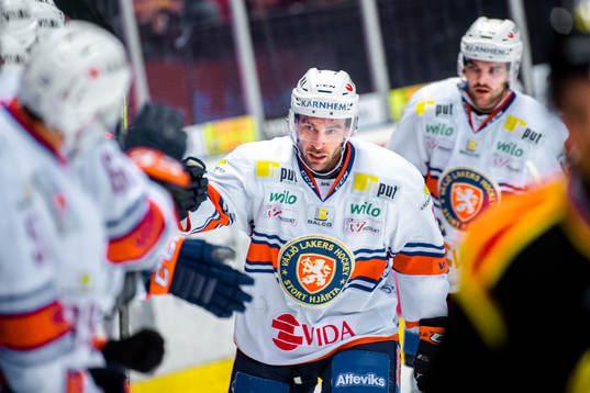 Växjös Josh Hennessy jublar