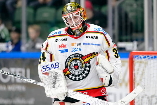 Luleås målvakt Joel Lassinantti jublar