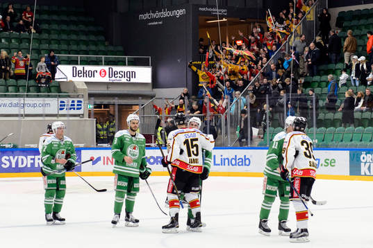 Spelarna tack varandra