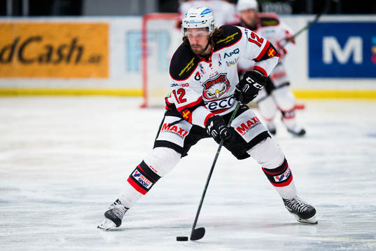Malmö Redhawks Andreas Thuresson med pucken