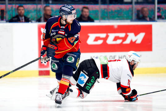 Djurgårdens Linus Hultström och Malmö Redhawks Joey