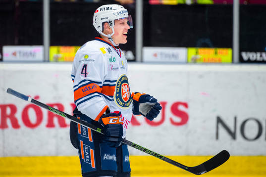 Växjös Niclas Lundgren jublar
