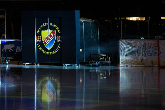 Djurgårdens emblem på spelartunneln