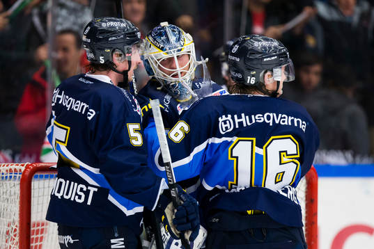 s Adam Almquist, målvakt Fredrik Pettersson-Wentzel och