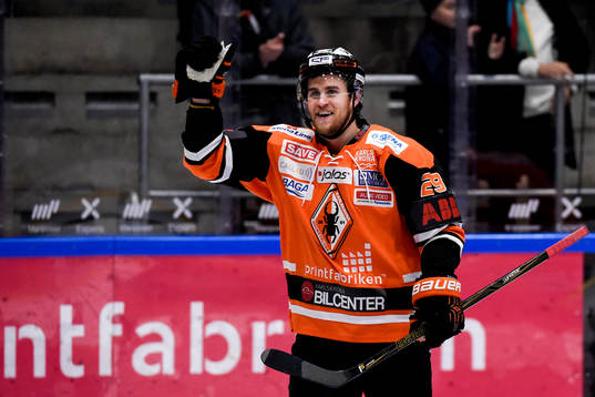Karlskronas Alexander Viklund jublar