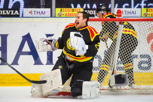 Brynäs målvakt Bernhard Starkbaum skriker