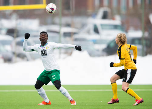 Hammarbys Joseph Aidoo med en nick