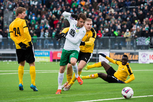 Hammarbys Måns Söderqvist med bollen