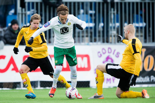 KuPS Reetu Räsänen och Joonas Ojantie i ett försök att