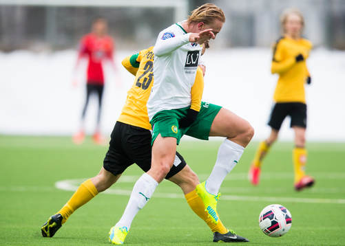 KuPS Patrick Poutiainen tar tag i Hammarbys Isac Lidberg