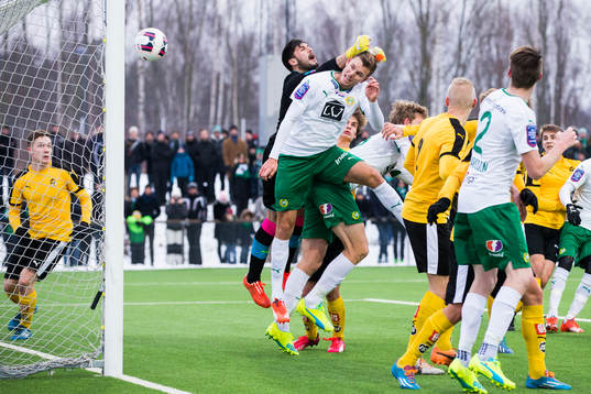 Hammarbys Richard Magyar nickar in 1-0 för Hammarby
