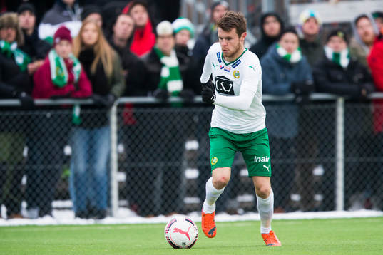 Hammarbys Måns Söderqvist med bollen
