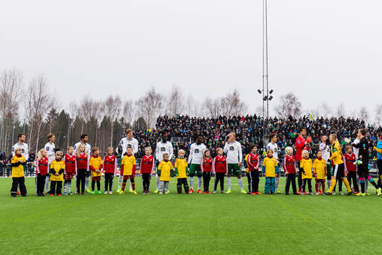 Hammarbys spelare ställer upp