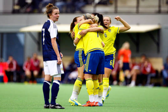 Sveriges Lisa Dahlkvist jublar med lagkamraterna
