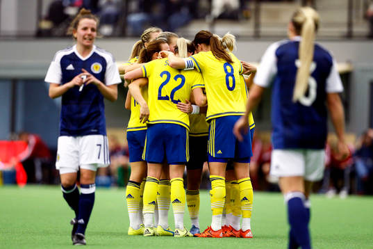Sveriges Lisa Dahlkvist jublar med lagkamraterna