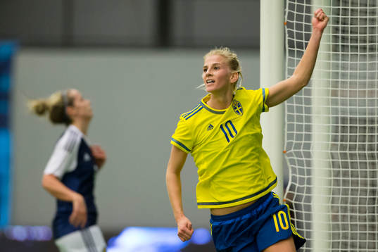 Sveriges Sofia Jakobsson jublar