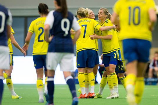 Sveriges Magdalena Ericsson kramas om