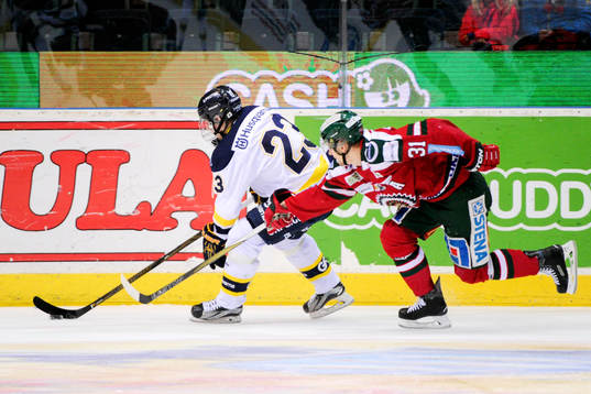 s Lias Andersson  och Frölundas Nicklas Lasu