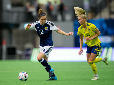 Skottlands Rachel Corsie före Sveriges Sofia Jakobsson