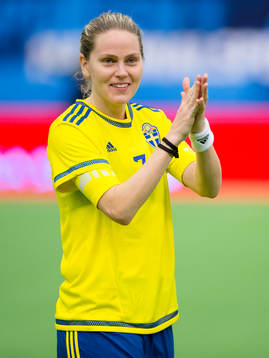 Sveriges Lisa Dahlkvist tackar publiken