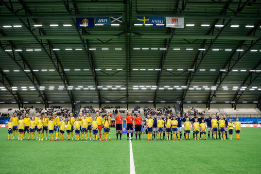 Sverige och Skottland på line up innan  landskampen i
