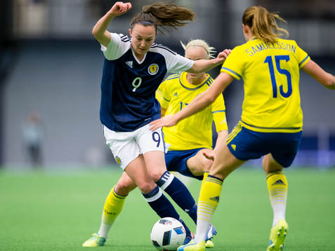 Skottlands Caroline Weir mot Sveriges Caroline Seger och