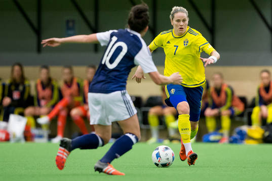 Sveriges Lisa Dahlkvist mot Skottlands Leanne Chrichton