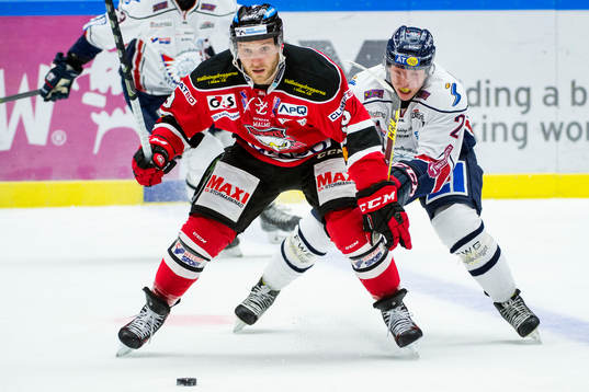 Malmö Redhawks Frederik Storm jagas av Linköpings Vilmos